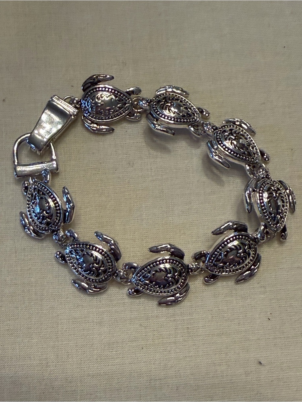 Silvertone Brighton Style Turtle Bracelet with Fold Over Clasp 7 inch - Picture 2 of 6